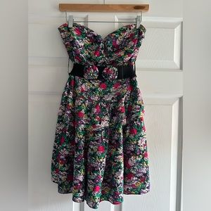 Floral print strapless A-line dress with adjustable belt
